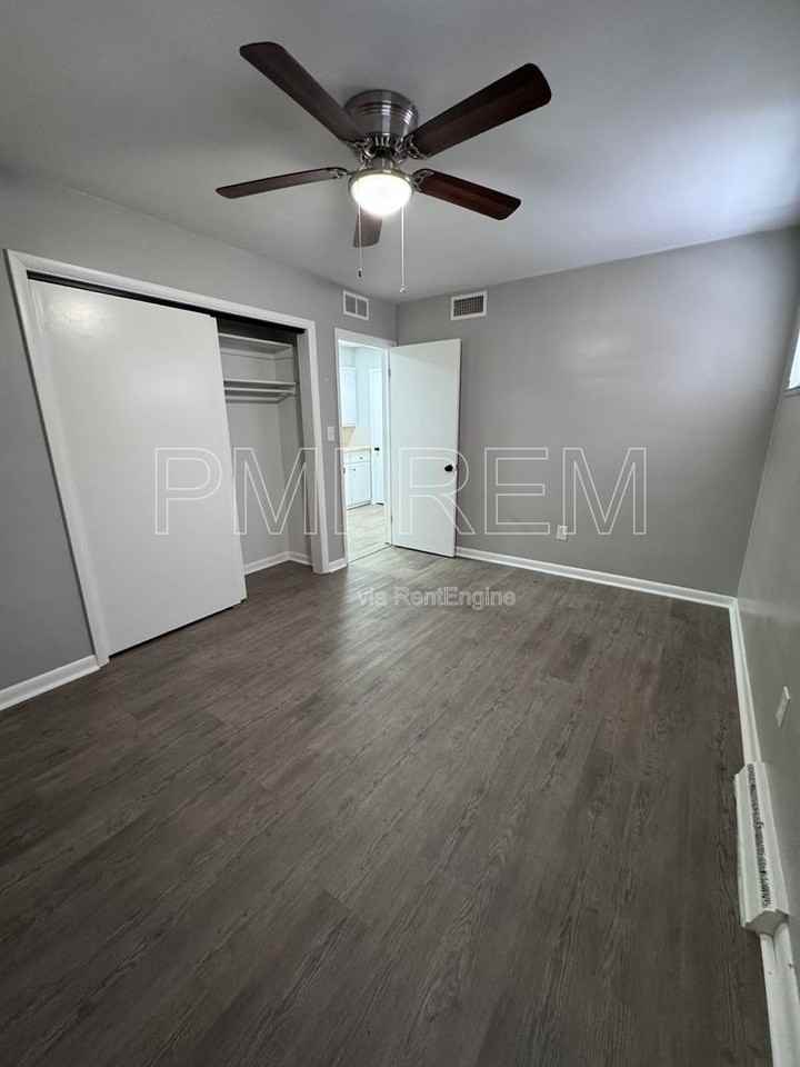 128 S Miller Rd #A - Photo 7 of 20