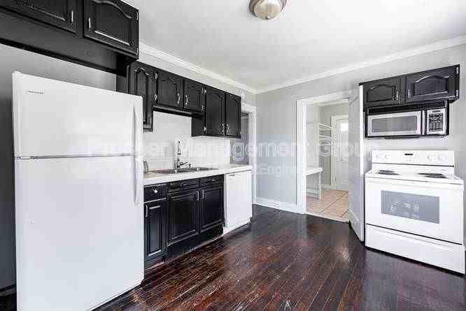 332 Ashley Ave #B - Photo 5 of 11