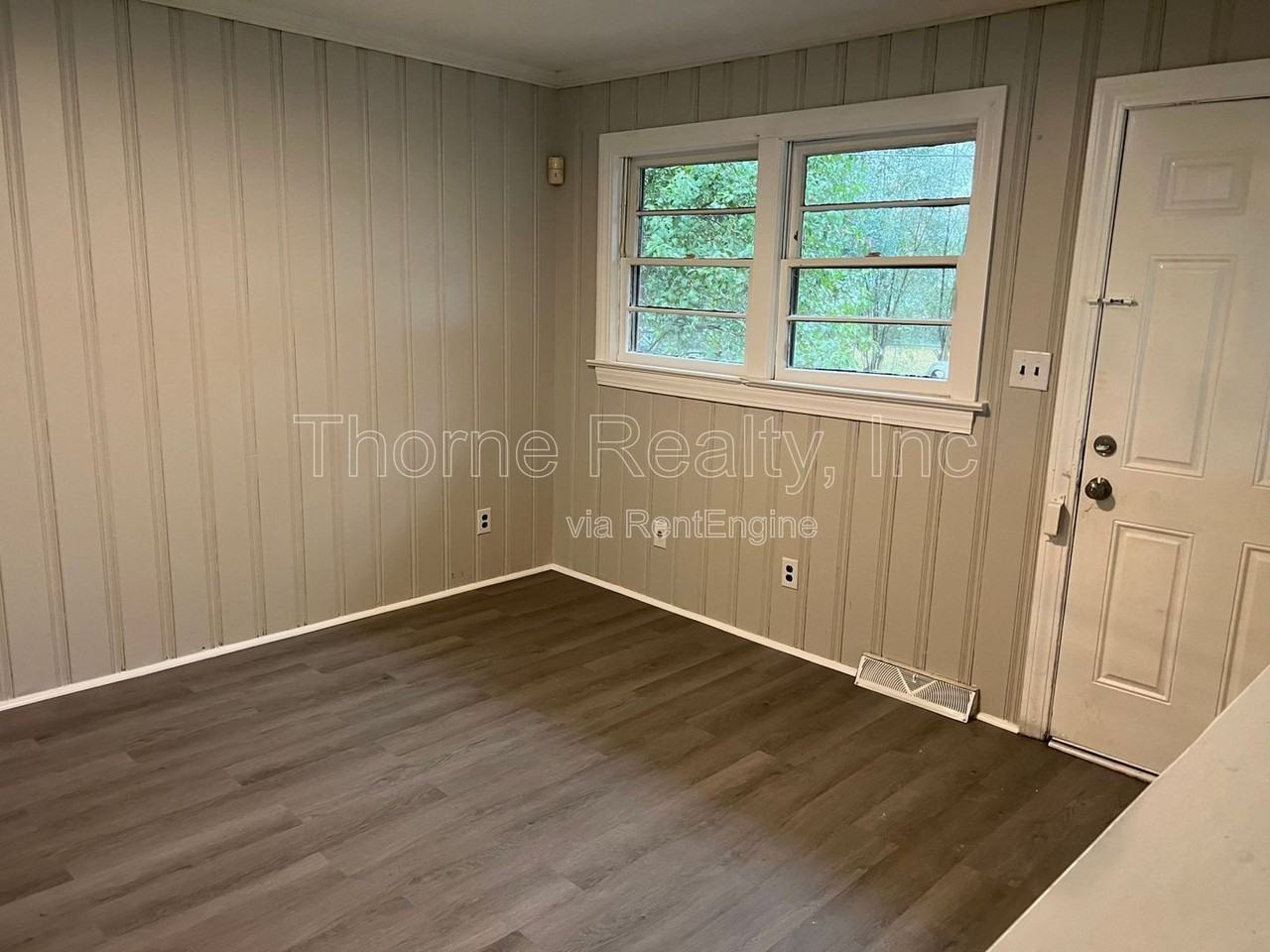 1328 S Franklin St - Photo 3 of 8