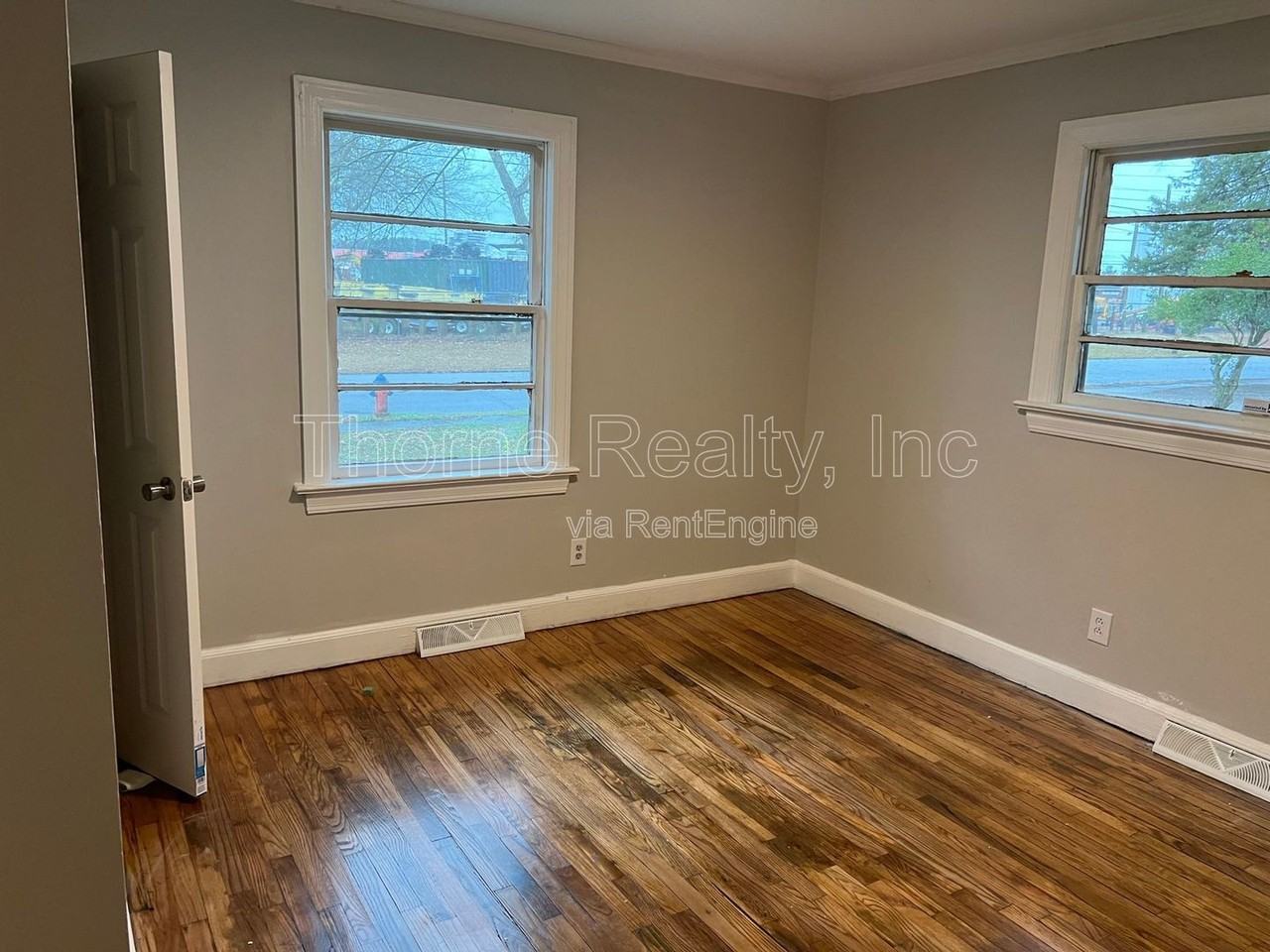 1328 S Franklin St - Photo 4 of 8