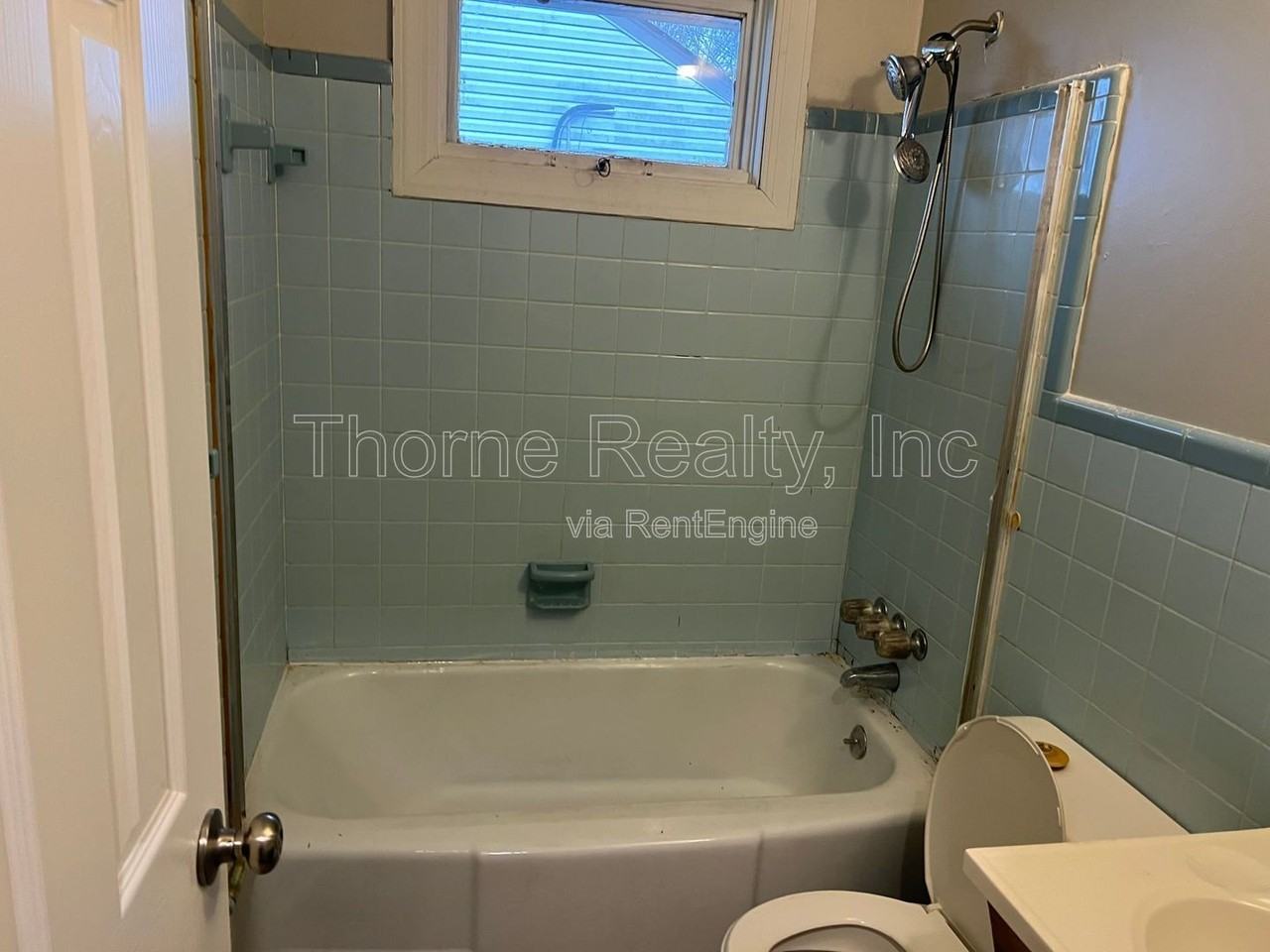 1328 S Franklin St - Photo 5 of 8