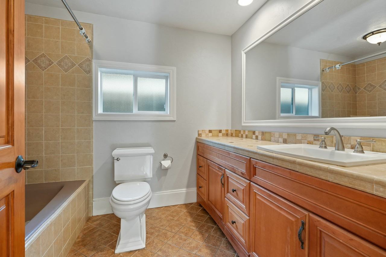 824 Prince Ave - Photo 7 of 32