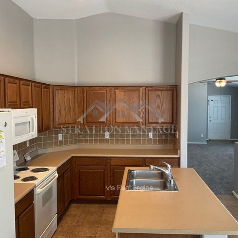 6020 N Milano Ct - Photo 3 of 17