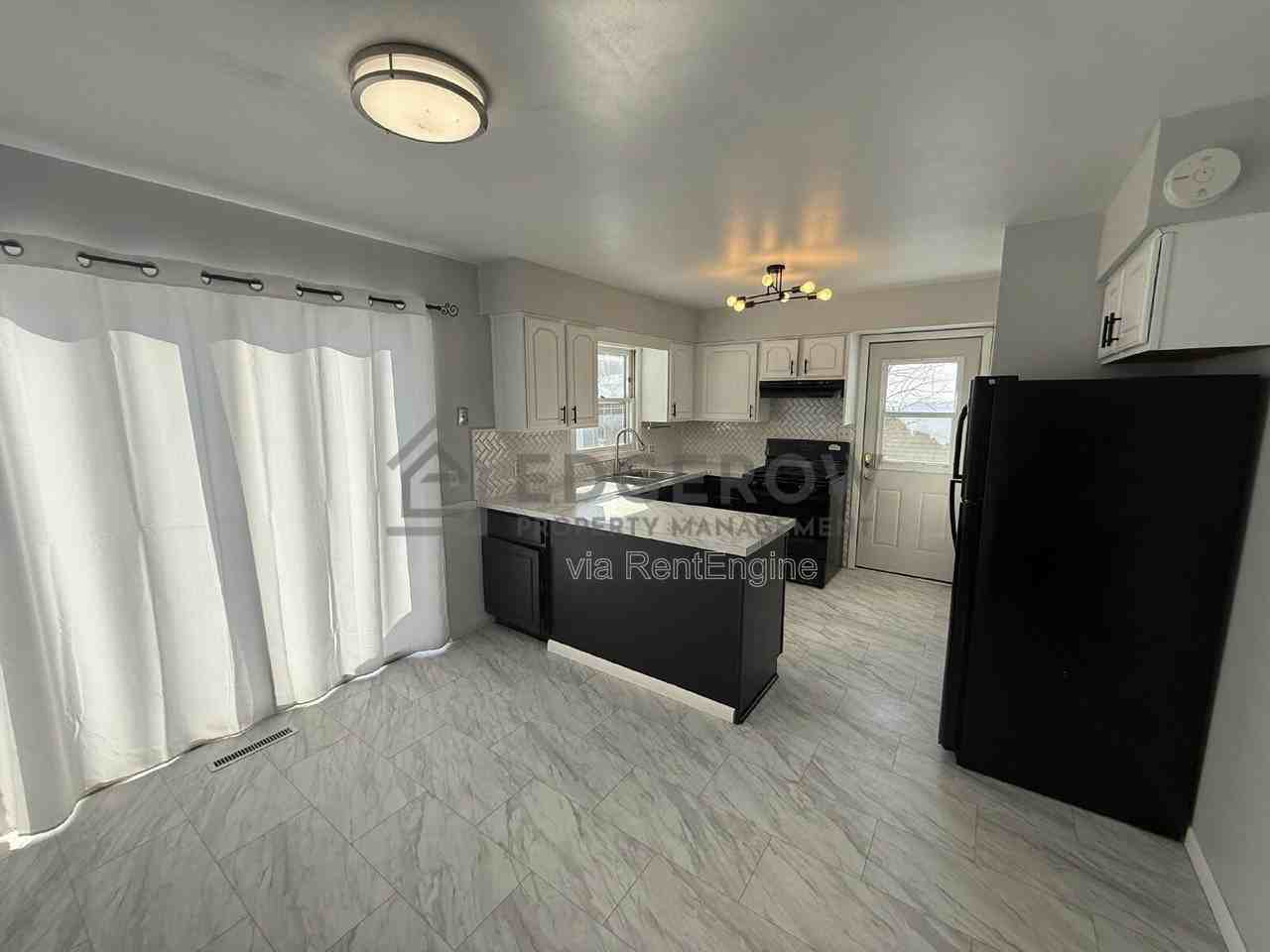 2714 Colton Ave Se - Photo 4 of 19