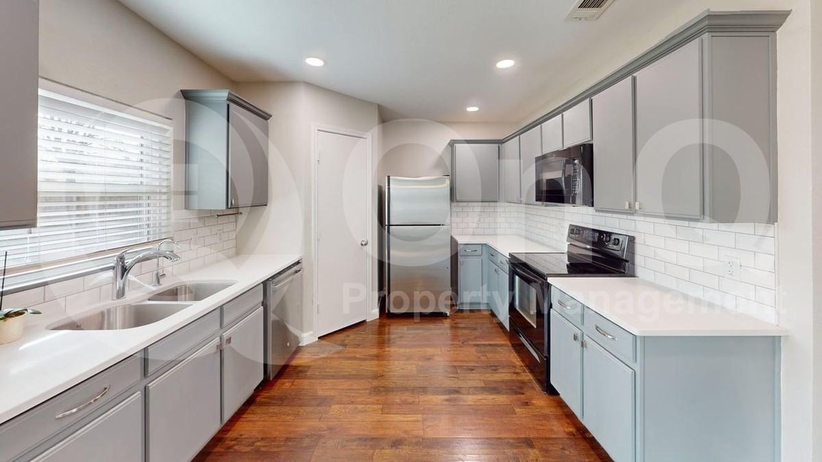 2432 Tisbury Way - Photo 4 of 21