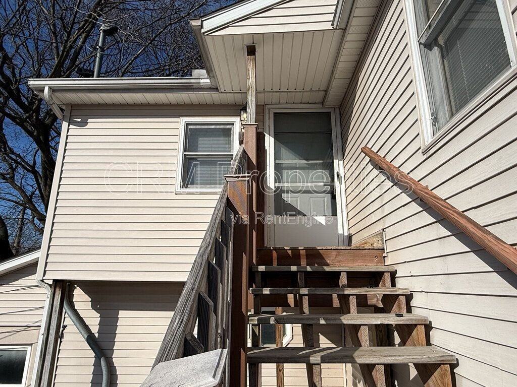 633 1/2 S Main St - Photo 3 of 20