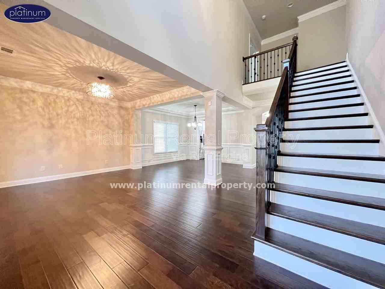 1662 Fairview Dr - Photo 3 of 29