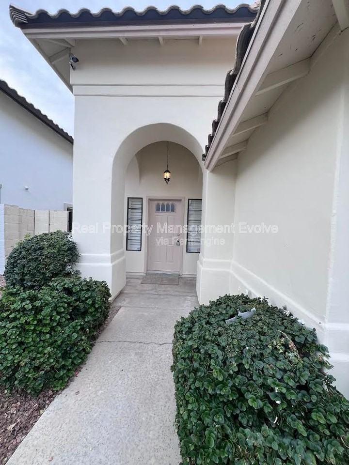 1205 E Michigan Ave - Photo 2 of 32