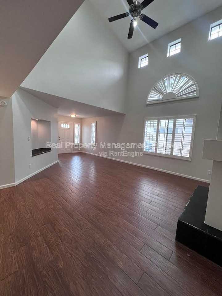 1205 E Michigan Ave - Photo 5 of 32