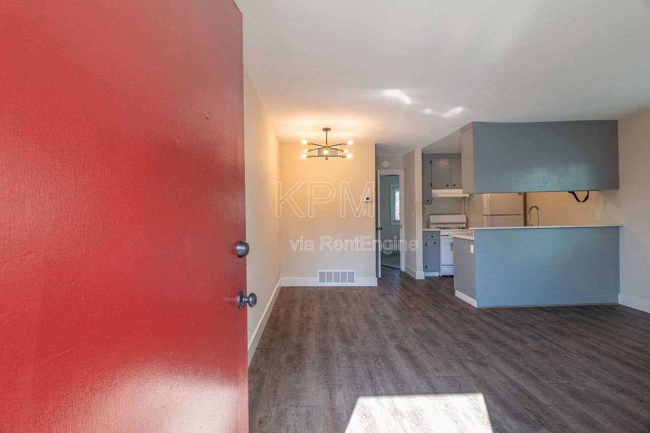 843 N Yosemite St #112 - Photo 3 of 15