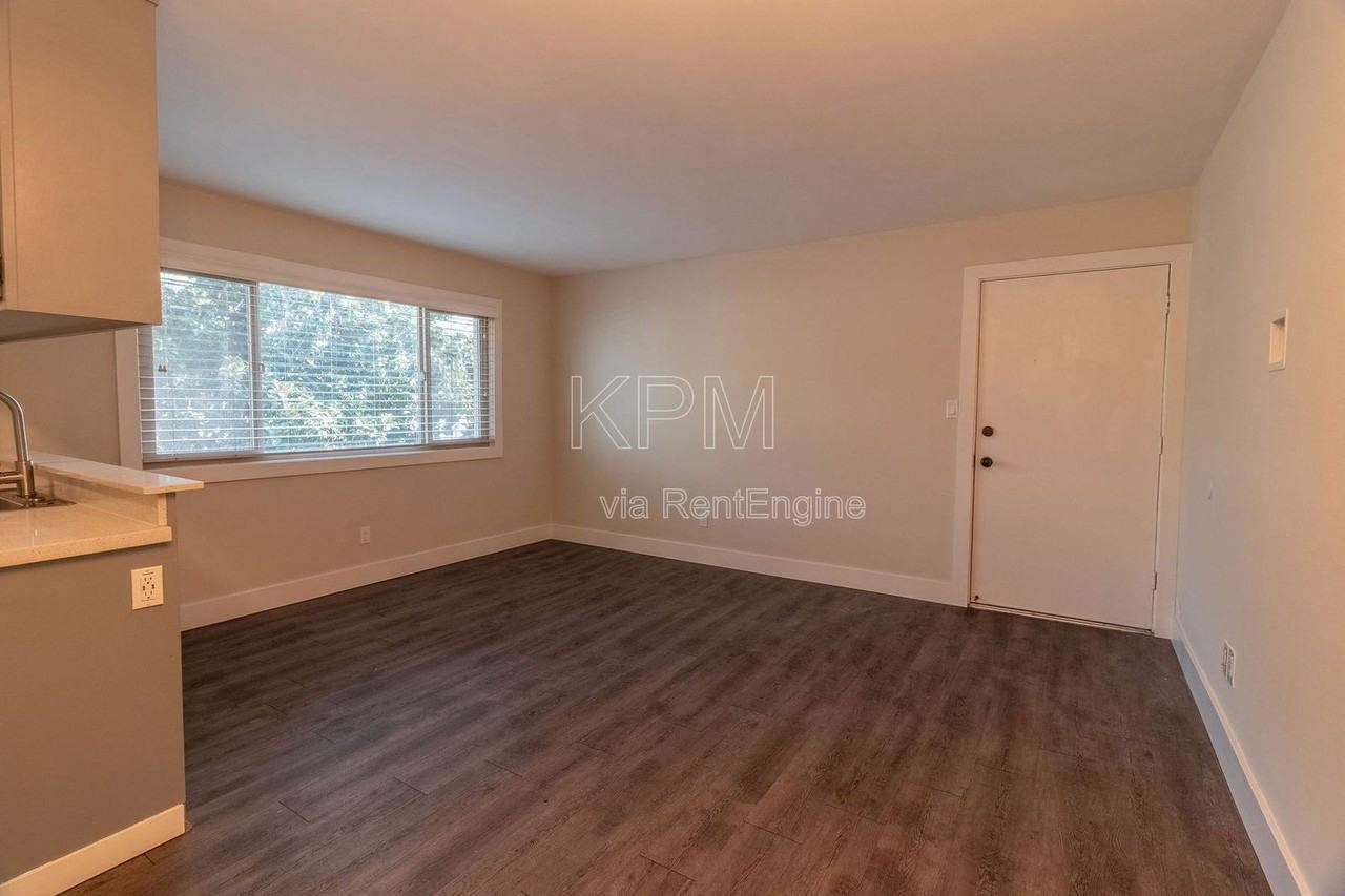 843 N Yosemite St #112 - Photo 4 of 15