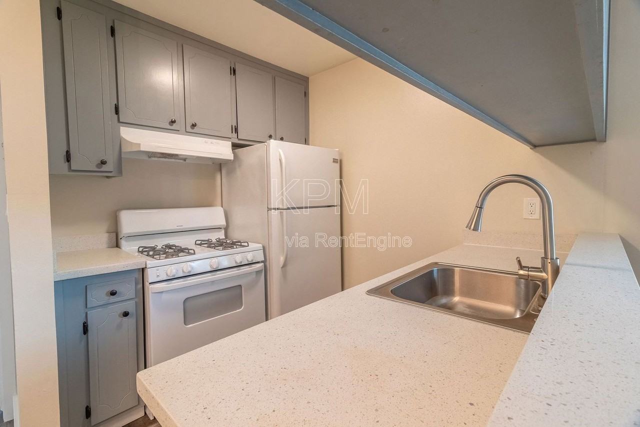 843 N Yosemite St #112 - Photo 6 of 15