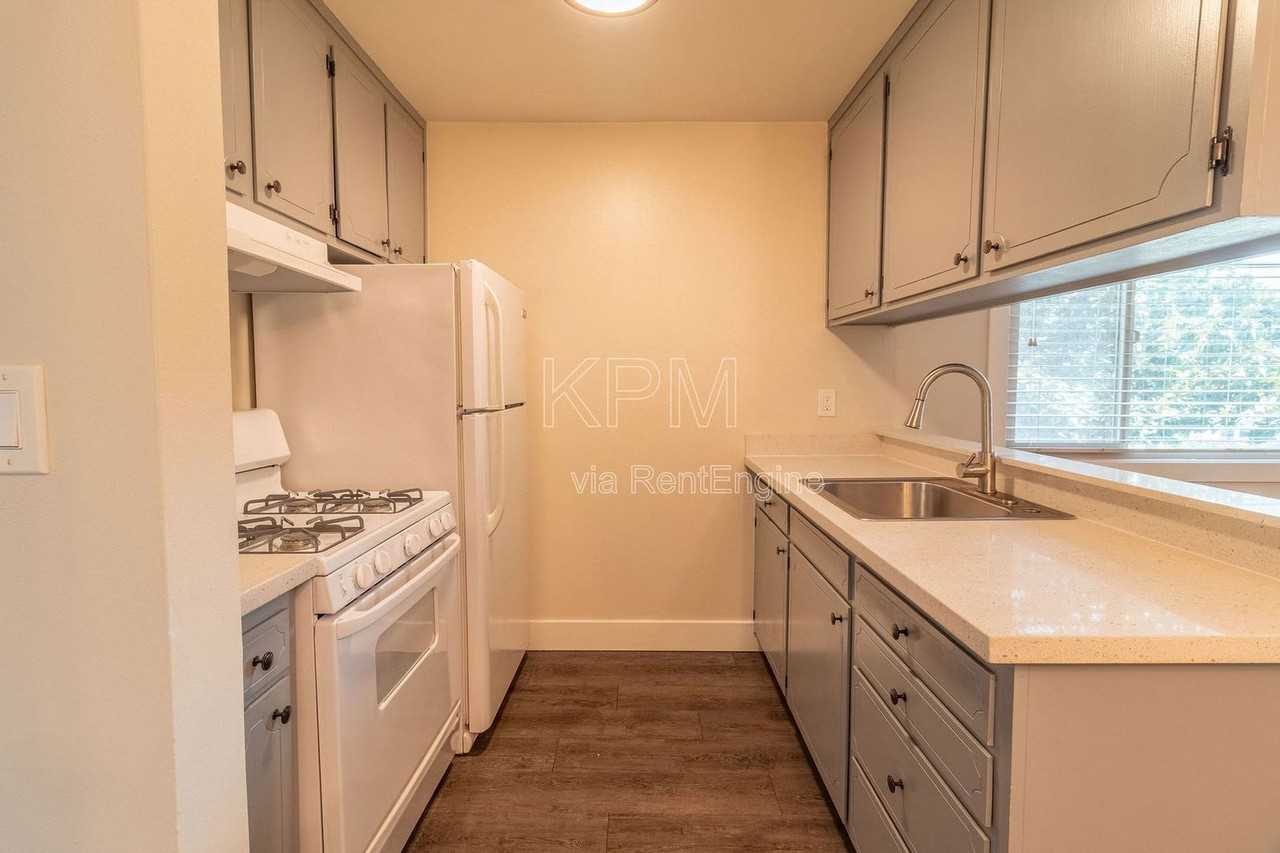 843 N Yosemite St #112 - Photo 7 of 15