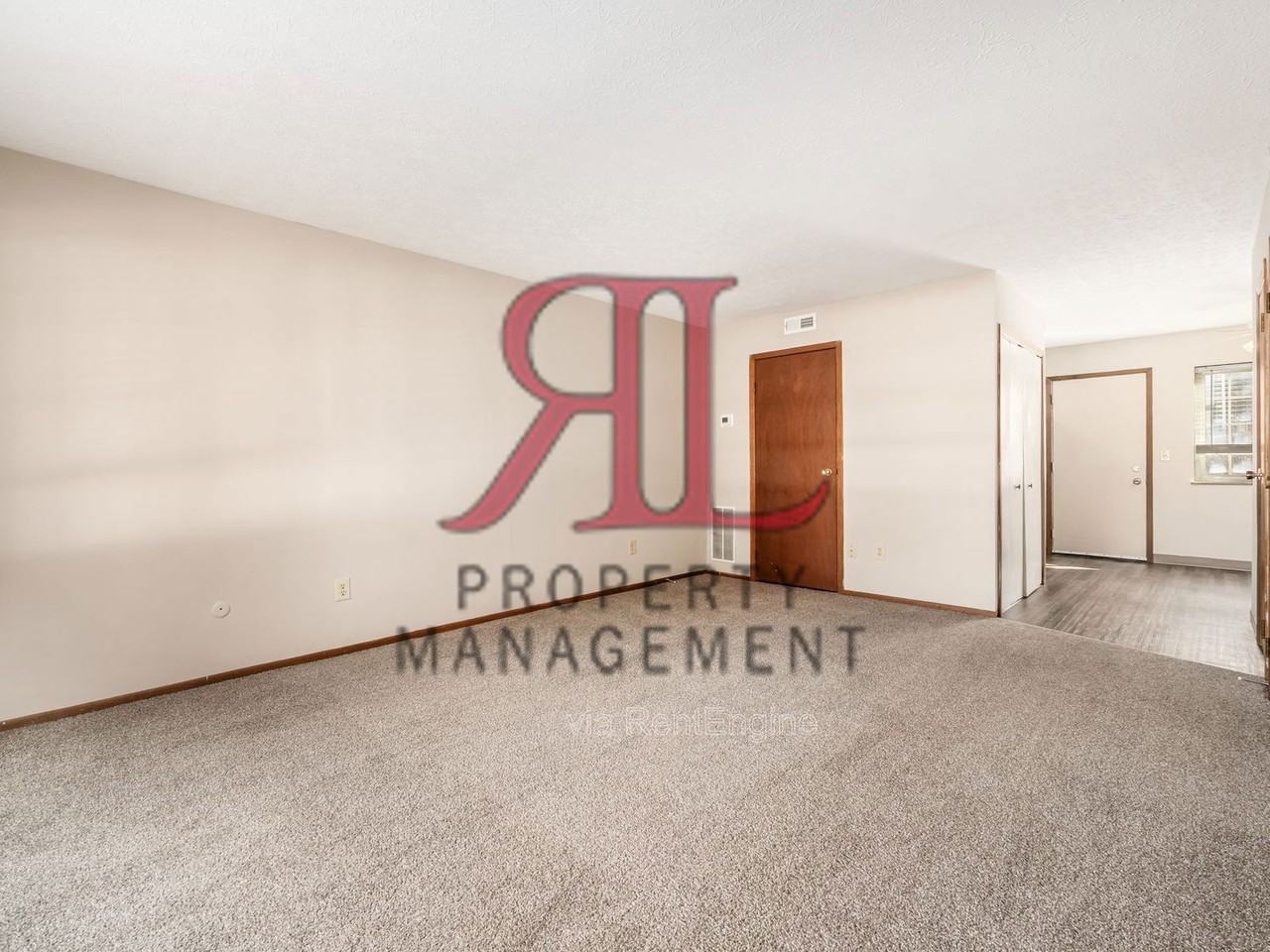 5496 Kenneylane Blvd - Photo 5 of 22