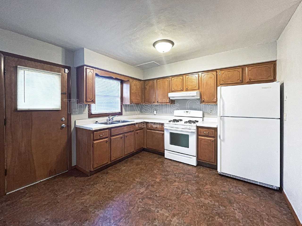 666 Illinois Ave #A - Photo 5 of 23