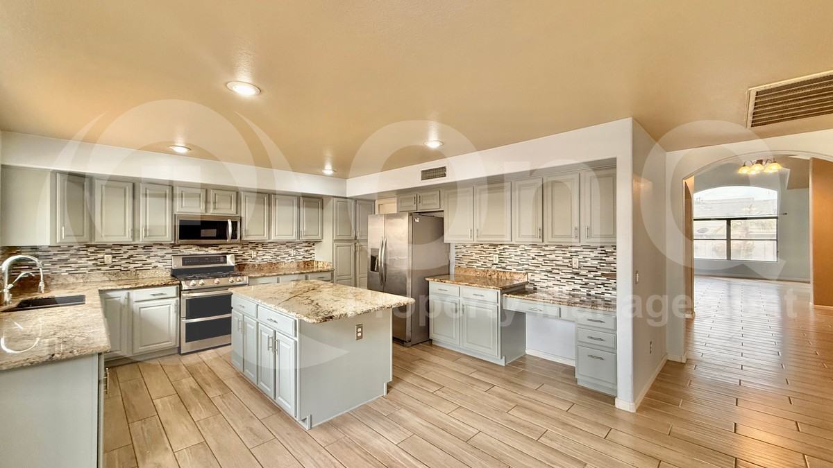 3130 W Knudsen Dr - Photo 3 of 32