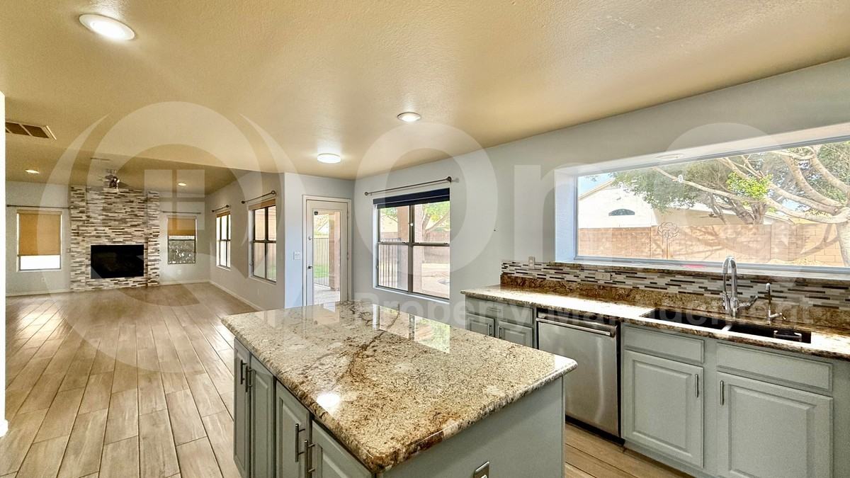 3130 W Knudsen Dr - Photo 4 of 32