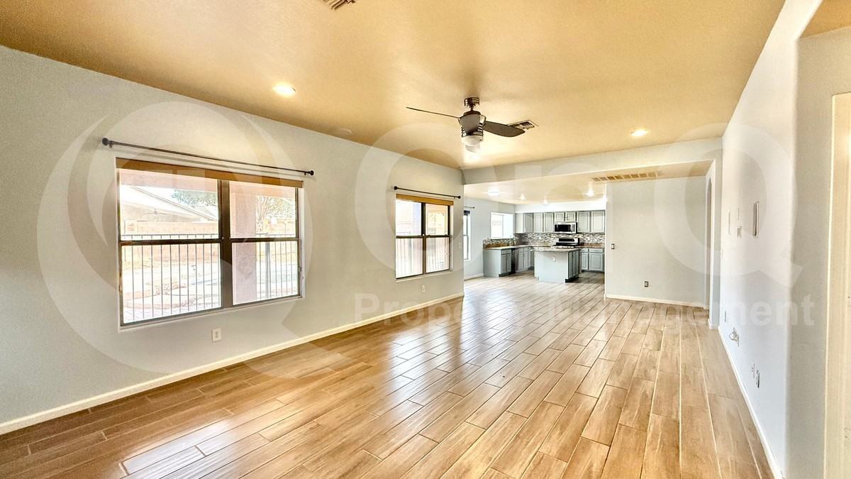 3130 W Knudsen Dr - Photo 6 of 32