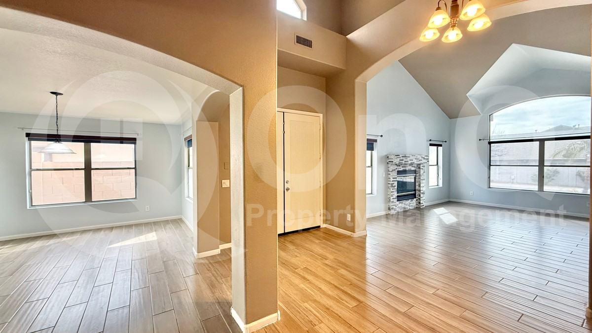 3130 W Knudsen Dr - Photo 7 of 32