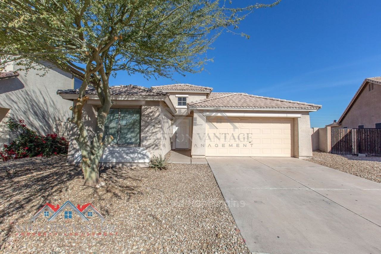 11754 W Belmont Dr - Photo 2 of 46