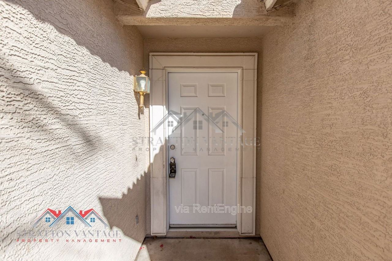 11754 W Belmont Dr - Photo 5 of 46