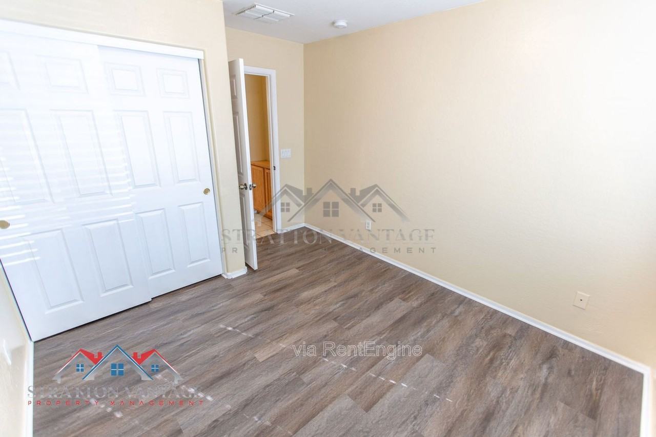 11754 W Belmont Dr - Photo 7 of 46