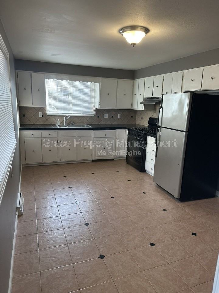 13669 E Nevada Ave - Photo 4 of 17