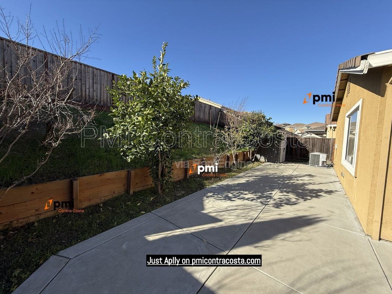 2486 El Fresco Dr - Photo 4 of 33