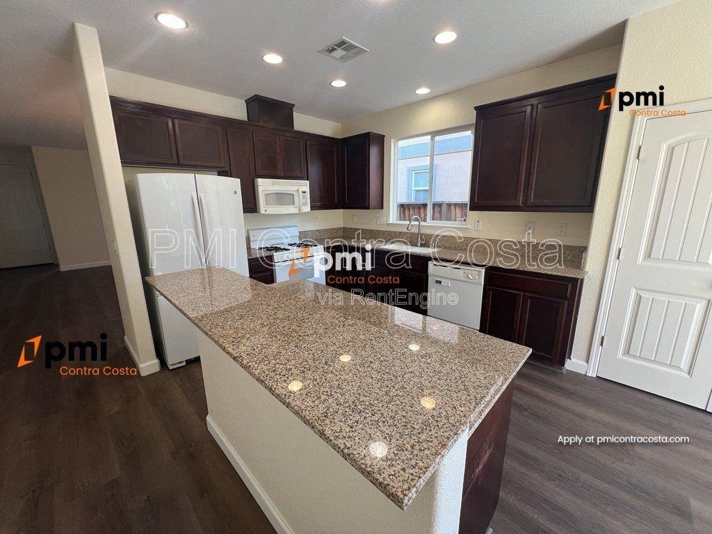 2486 El Fresco Dr - Photo 6 of 33