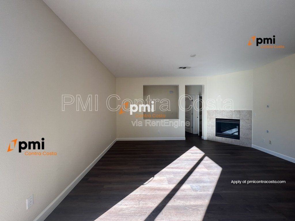 2486 El Fresco Dr - Photo 7 of 33