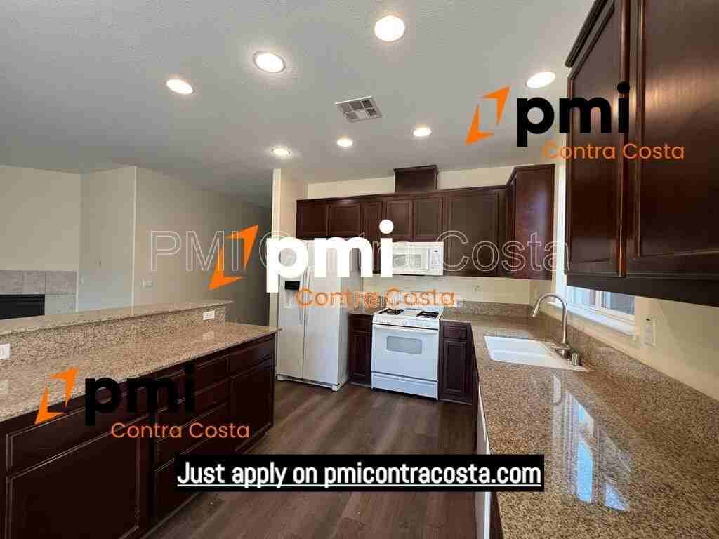 2486 El Fresco Dr - Photo 3 of 33