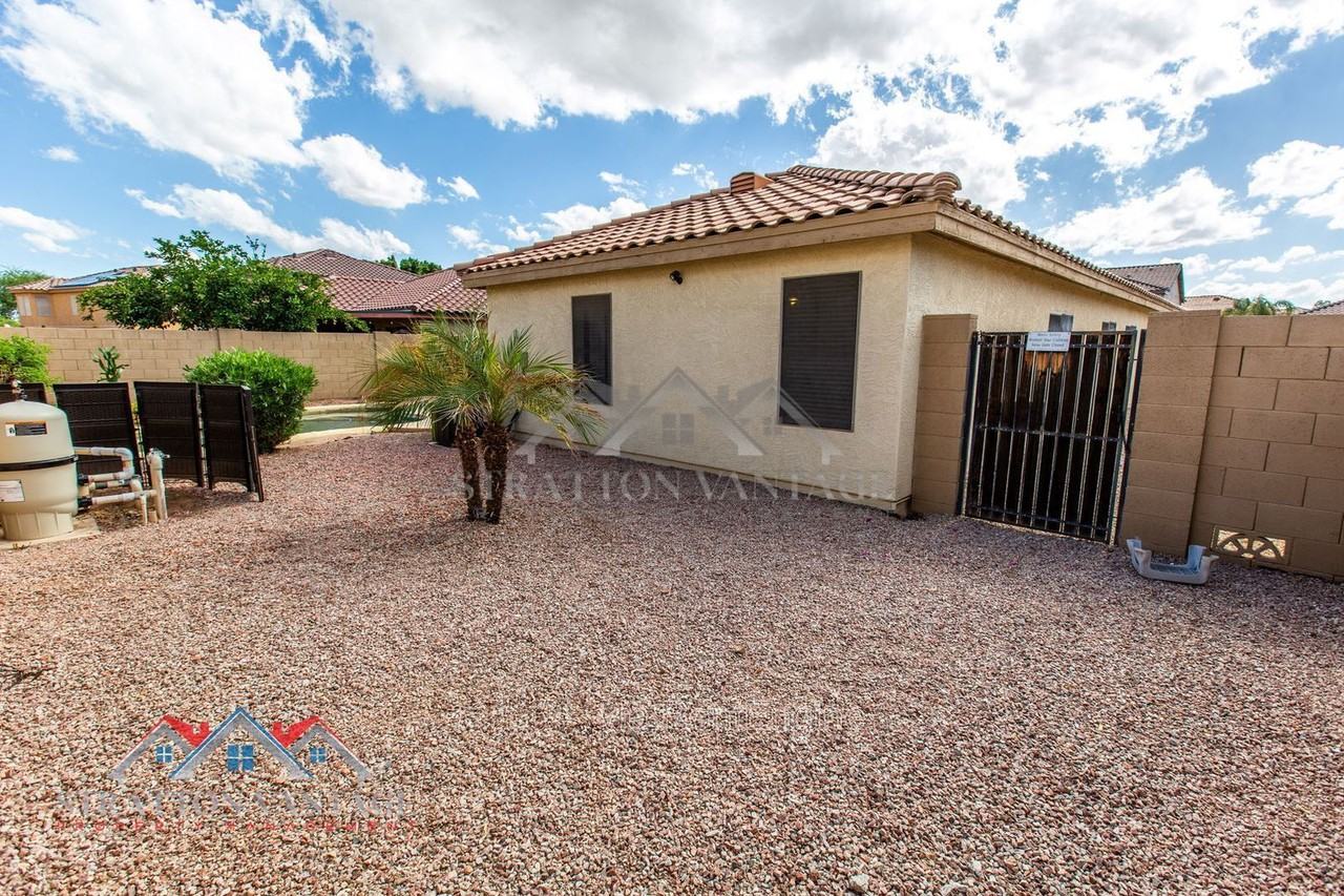 15792 W Port Au Prince Ln - Photo 3 of 44