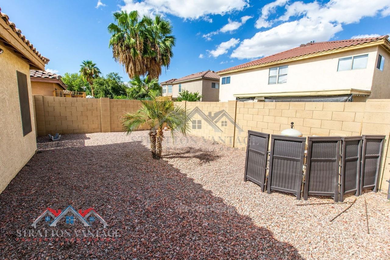 15792 W Port Au Prince Ln - Photo 5 of 44