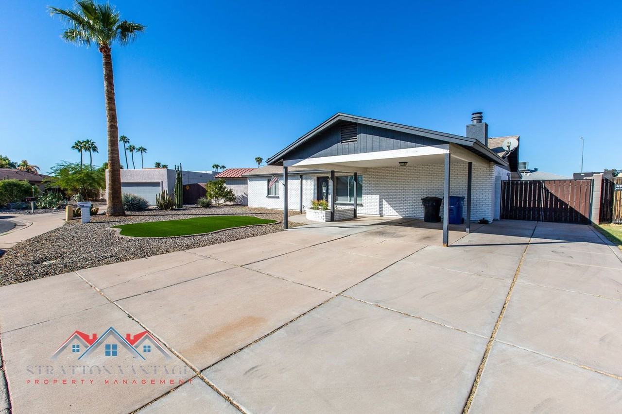 2526 E Juanita Ave - Photo 3 of 35