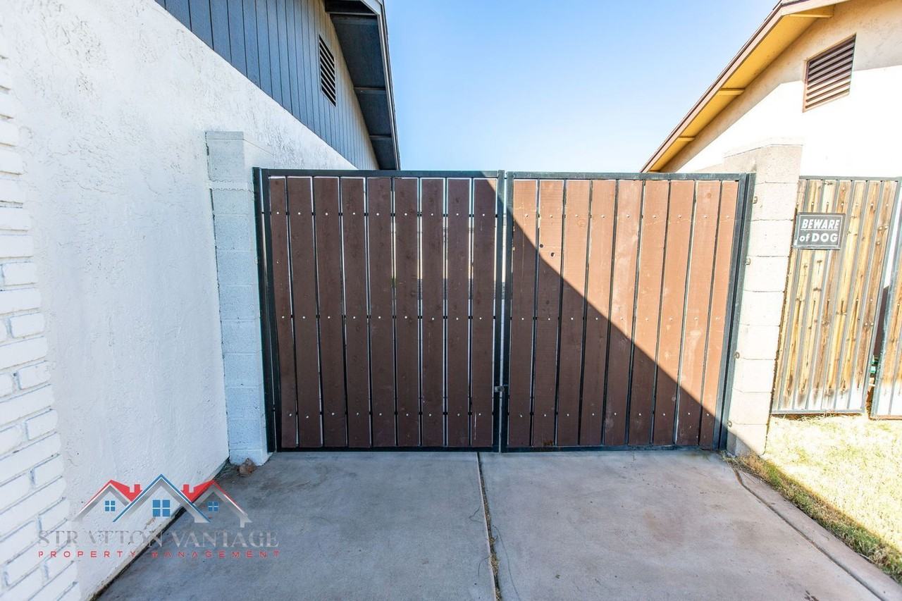 2526 E Juanita Ave - Photo 5 of 35