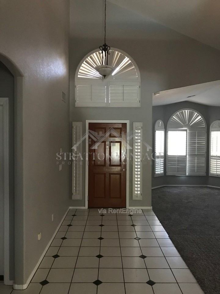 4740 E Desert Ln - Photo 4 of 13