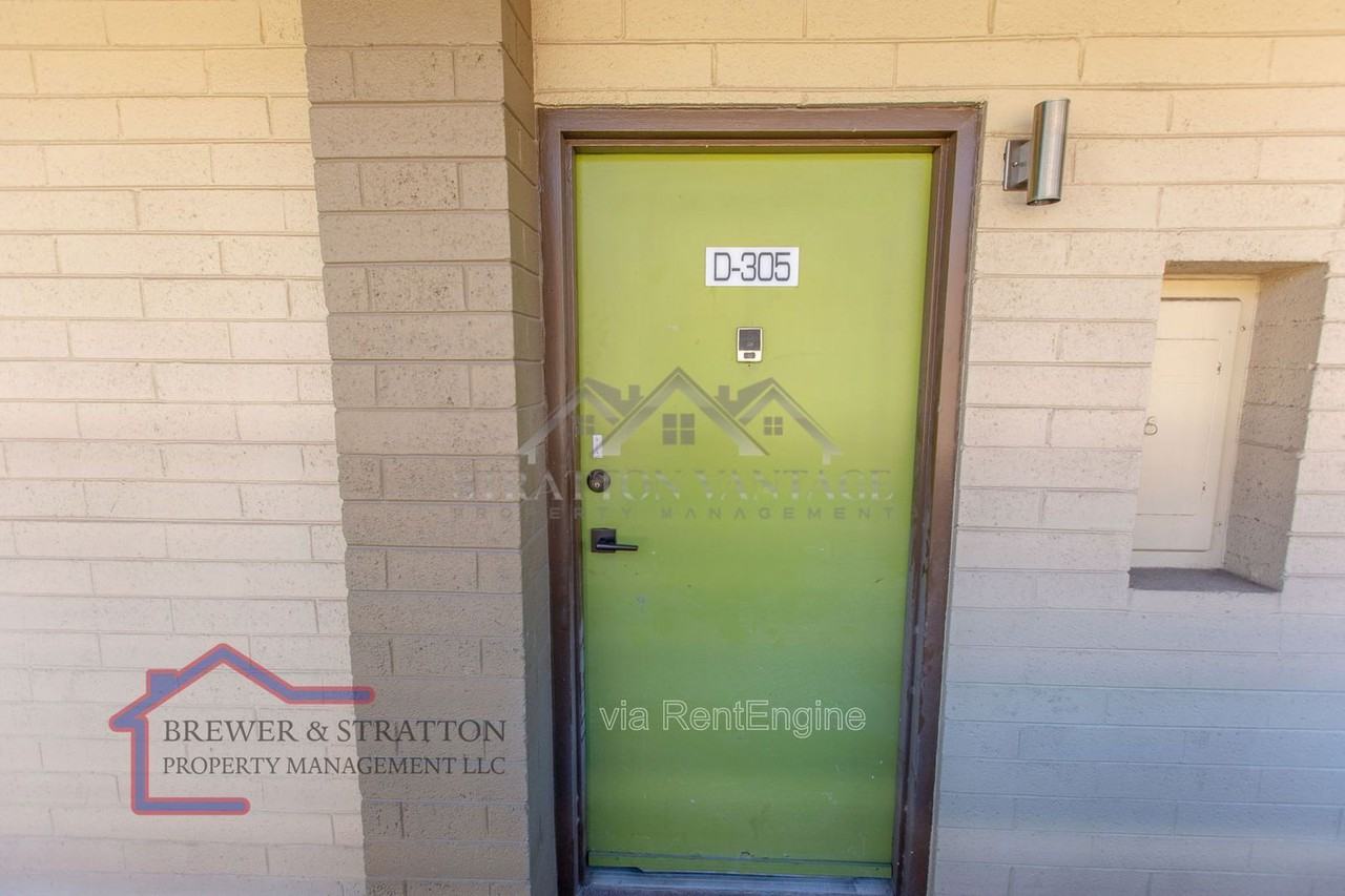 351 E Thomas Rd #D305 - Photo 3 of 20