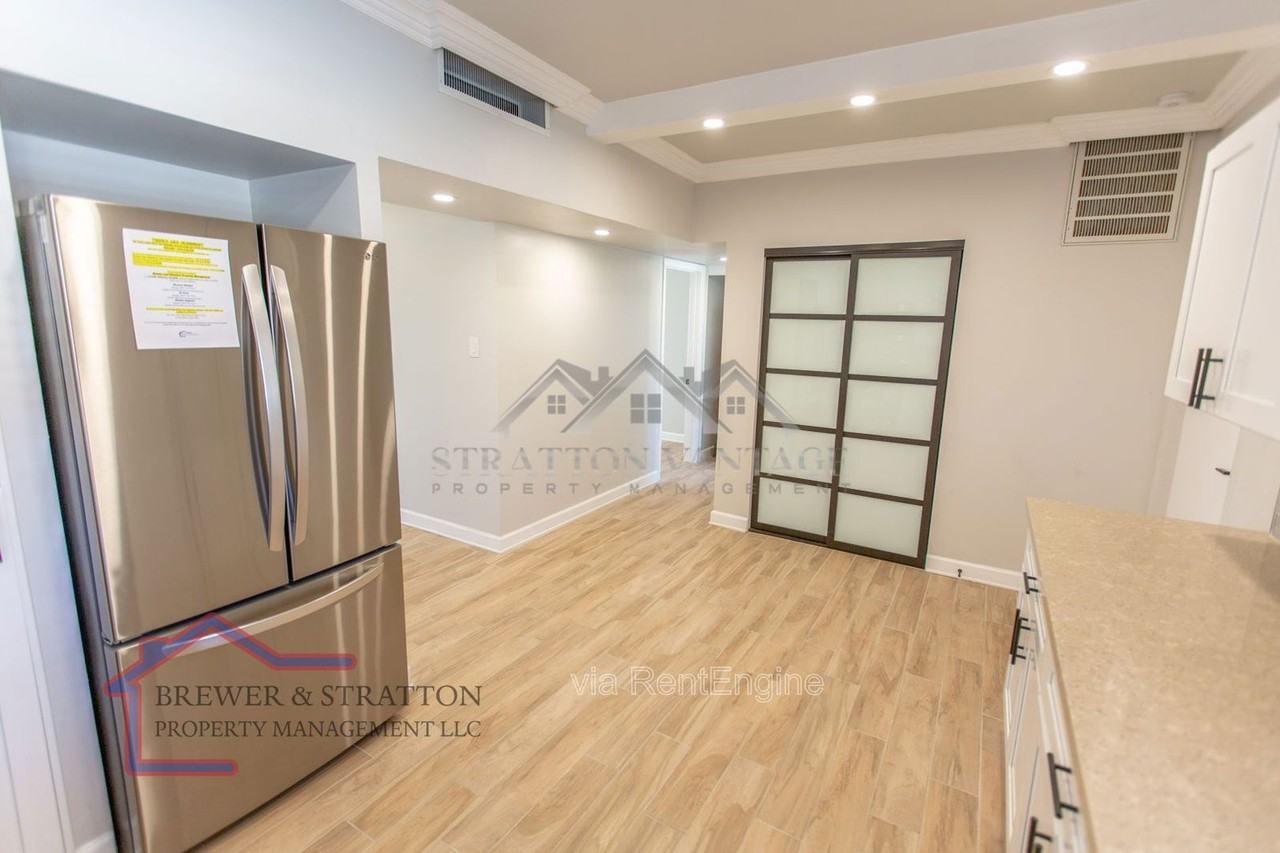 351 E Thomas Rd #D305 - Photo 5 of 20