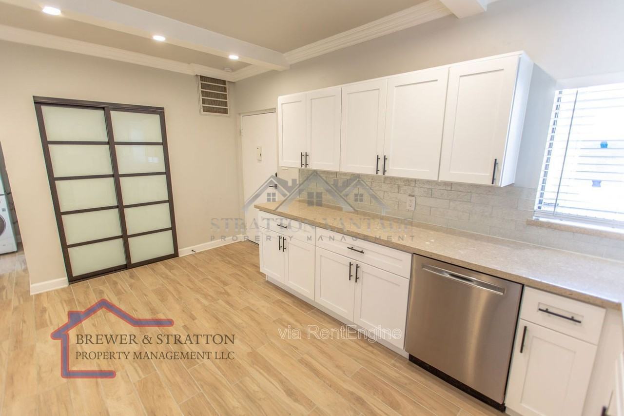 351 E Thomas Rd #D305 - Photo 6 of 20