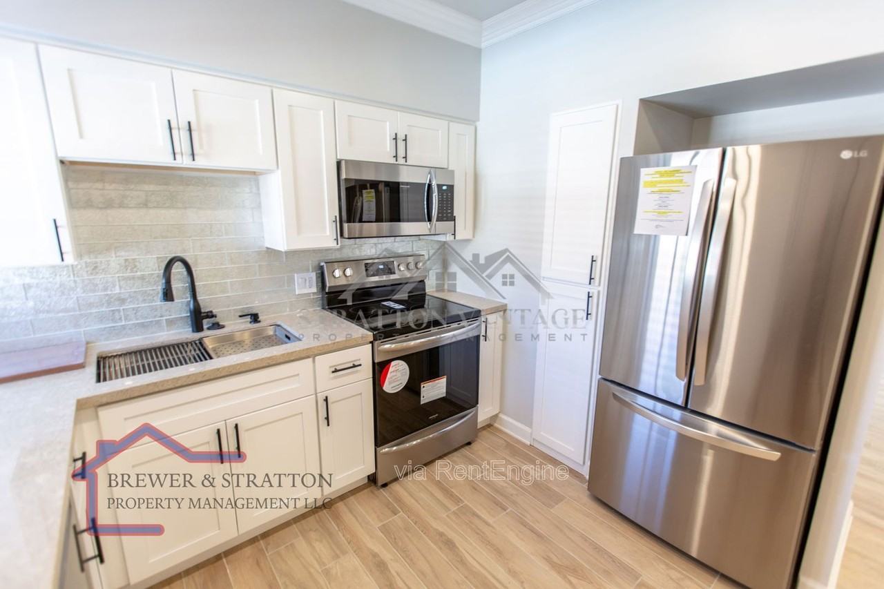 351 E Thomas Rd #D305 - Photo 7 of 20