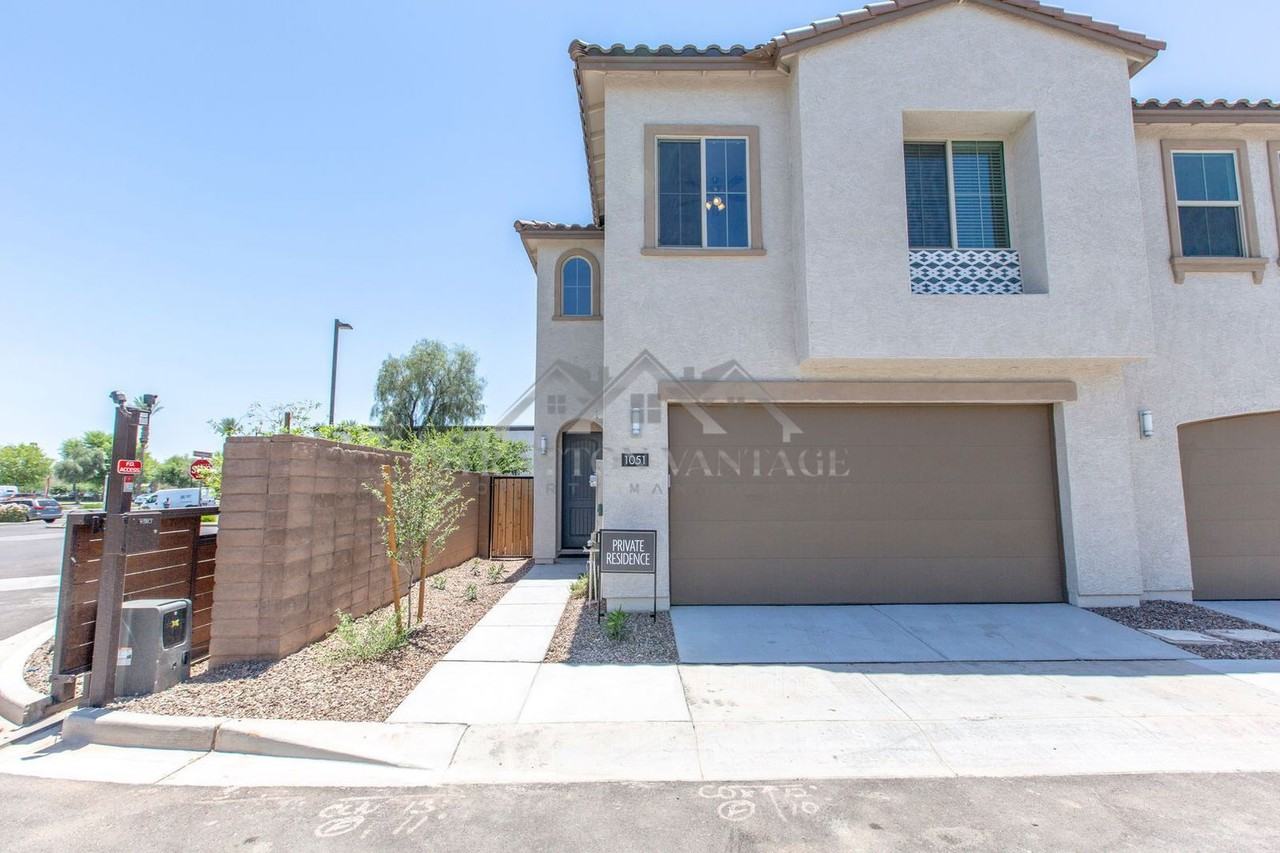 1051 W Diamondback Dr - Photo 3 of 34