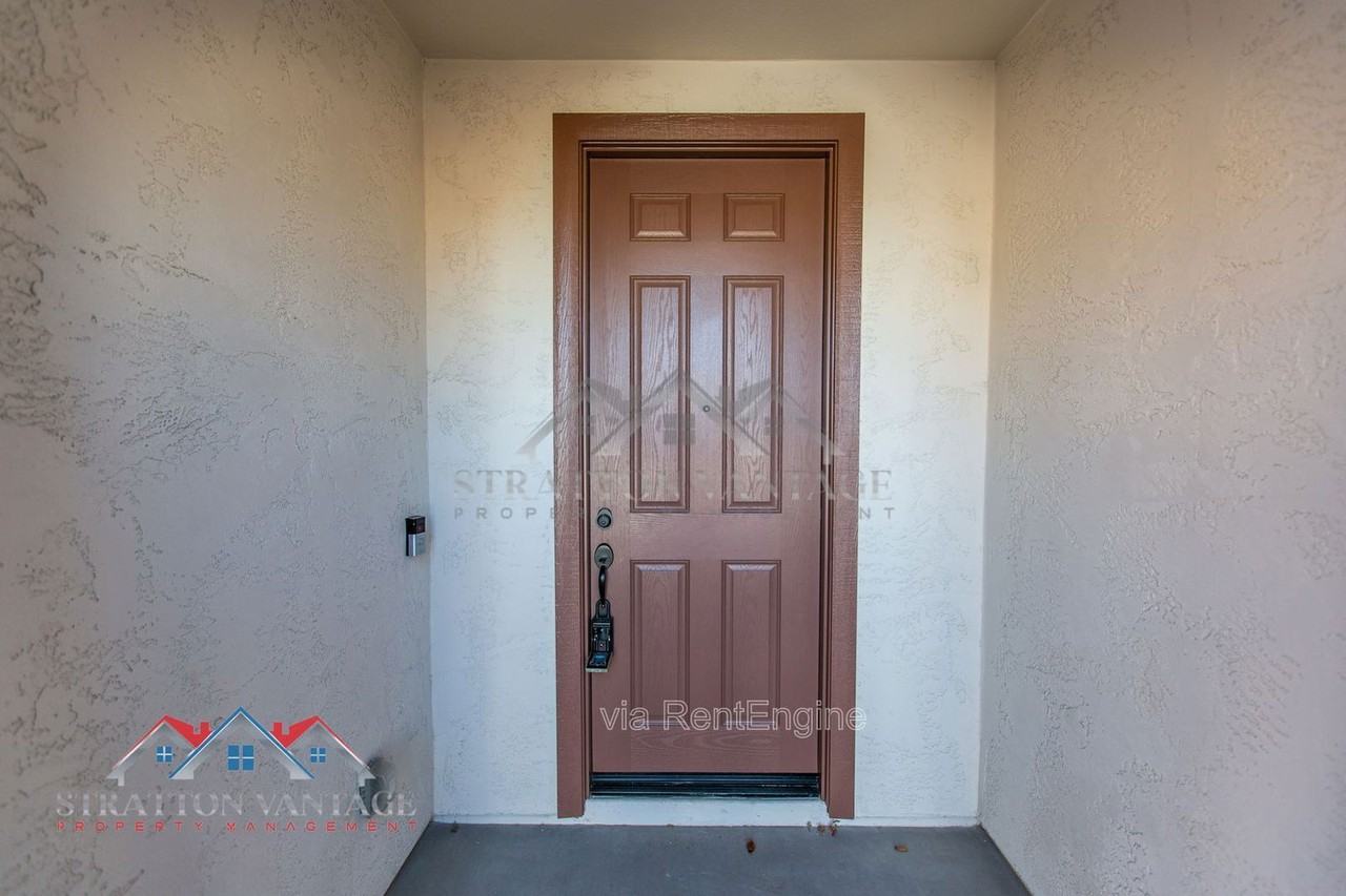 17625 W Pasadena Ave - Photo 5 of 50