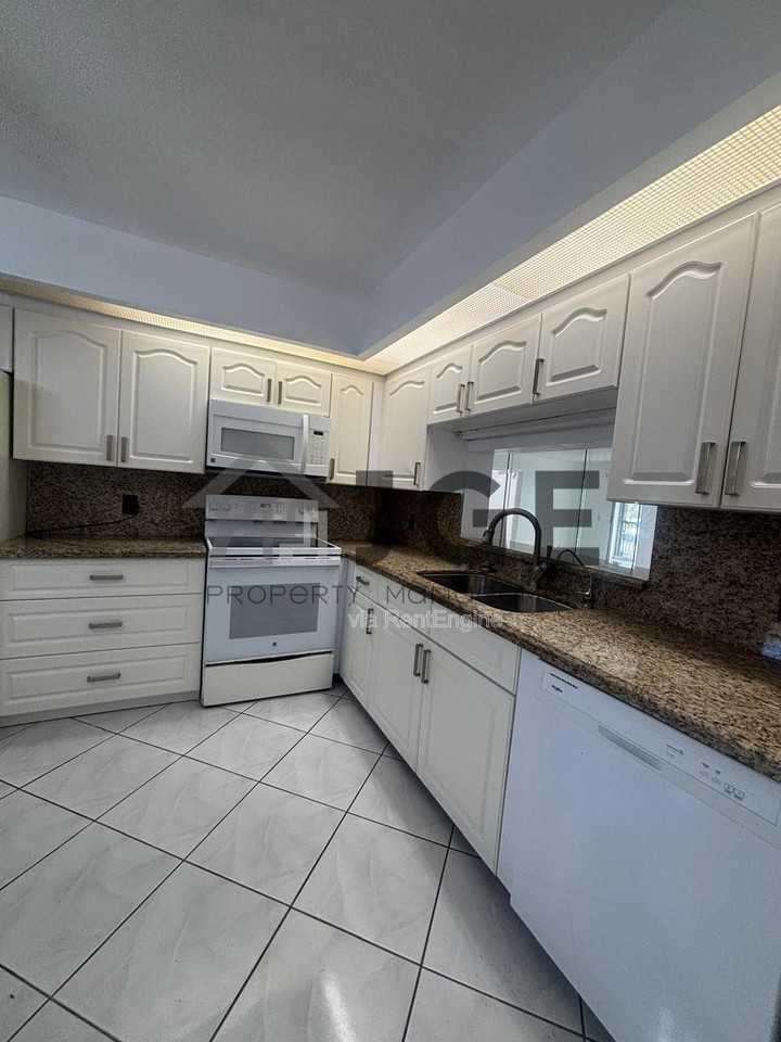 12600 Sw Ct-5 #208L - Photo 5 of 17