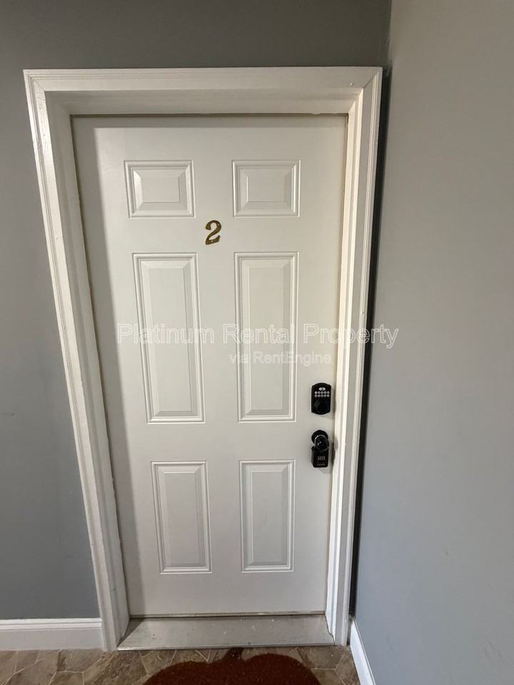 1492 Waverly Way #B2 - Photo 3 of 17