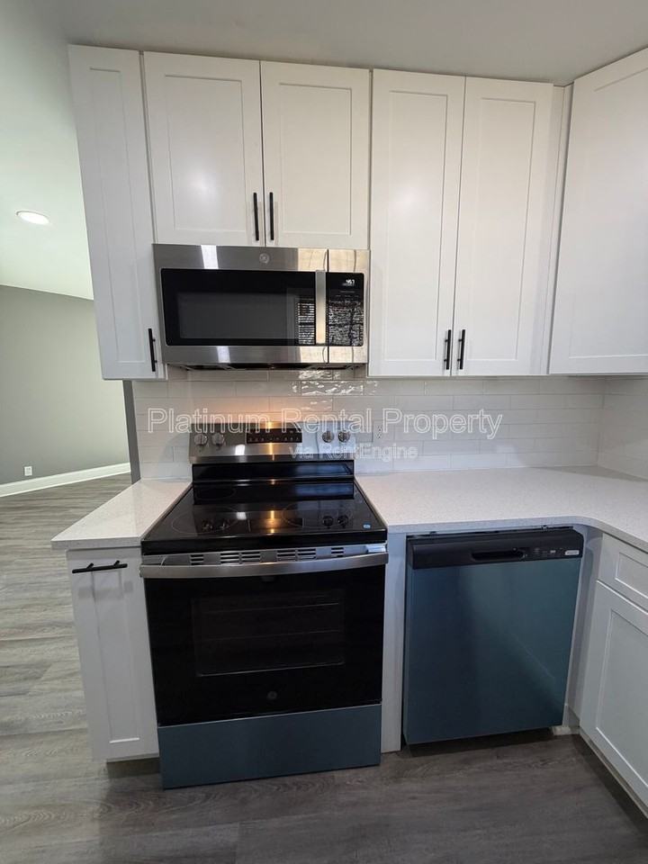 1492 Waverly Way #B2 - Photo 7 of 17