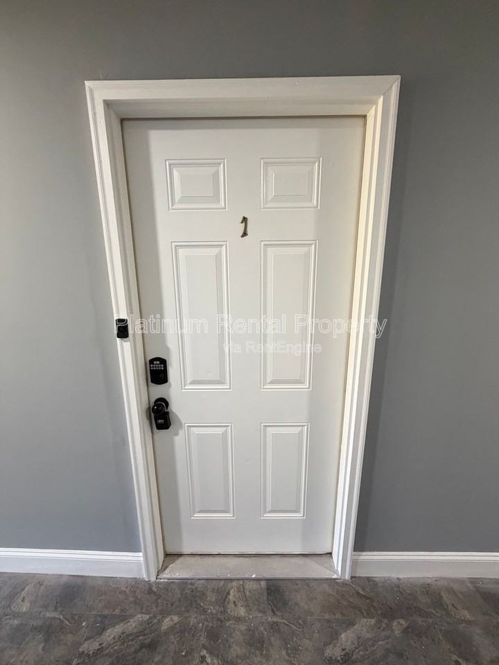 1512 Waverly Way #D1 - Photo 3 of 16