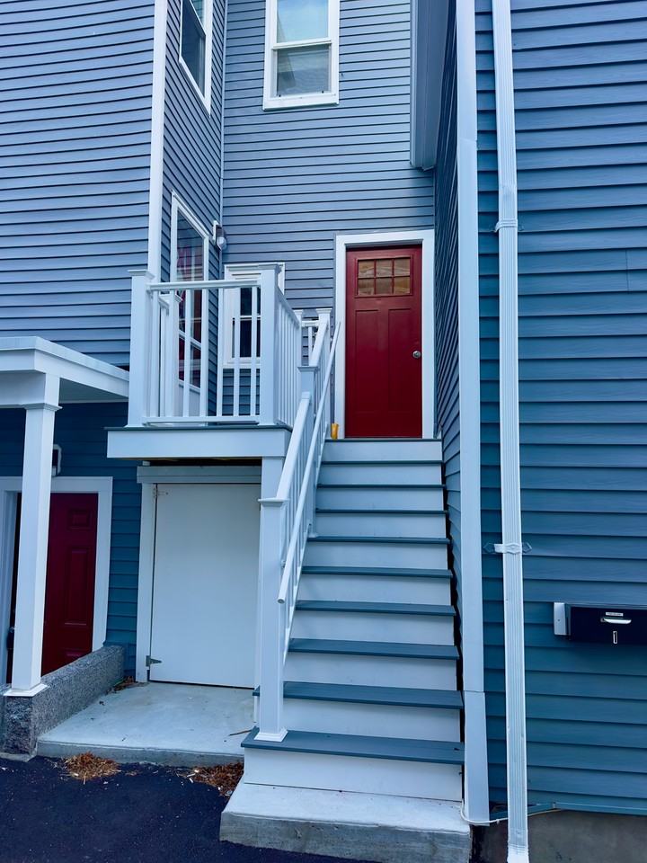 21 Commercial St #1 - Photo 4 of 4