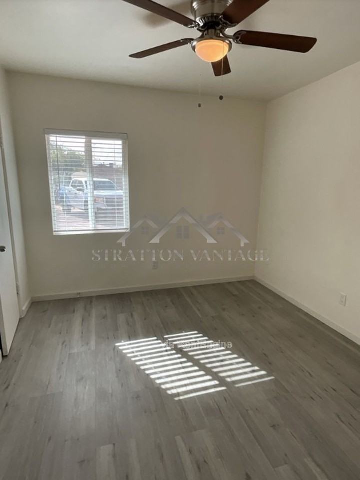 2556 S Noble St - Photo 5 of 9