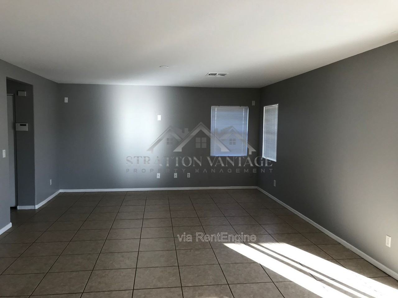 12525 W Rosewood Ln - Photo 4 of 18