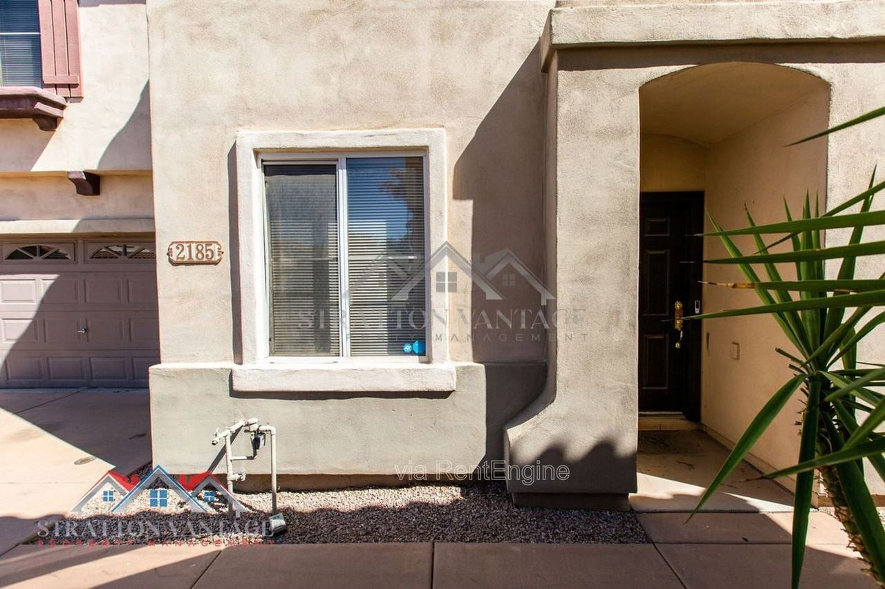 2185 N Mosley Dr - Photo 3 of 44